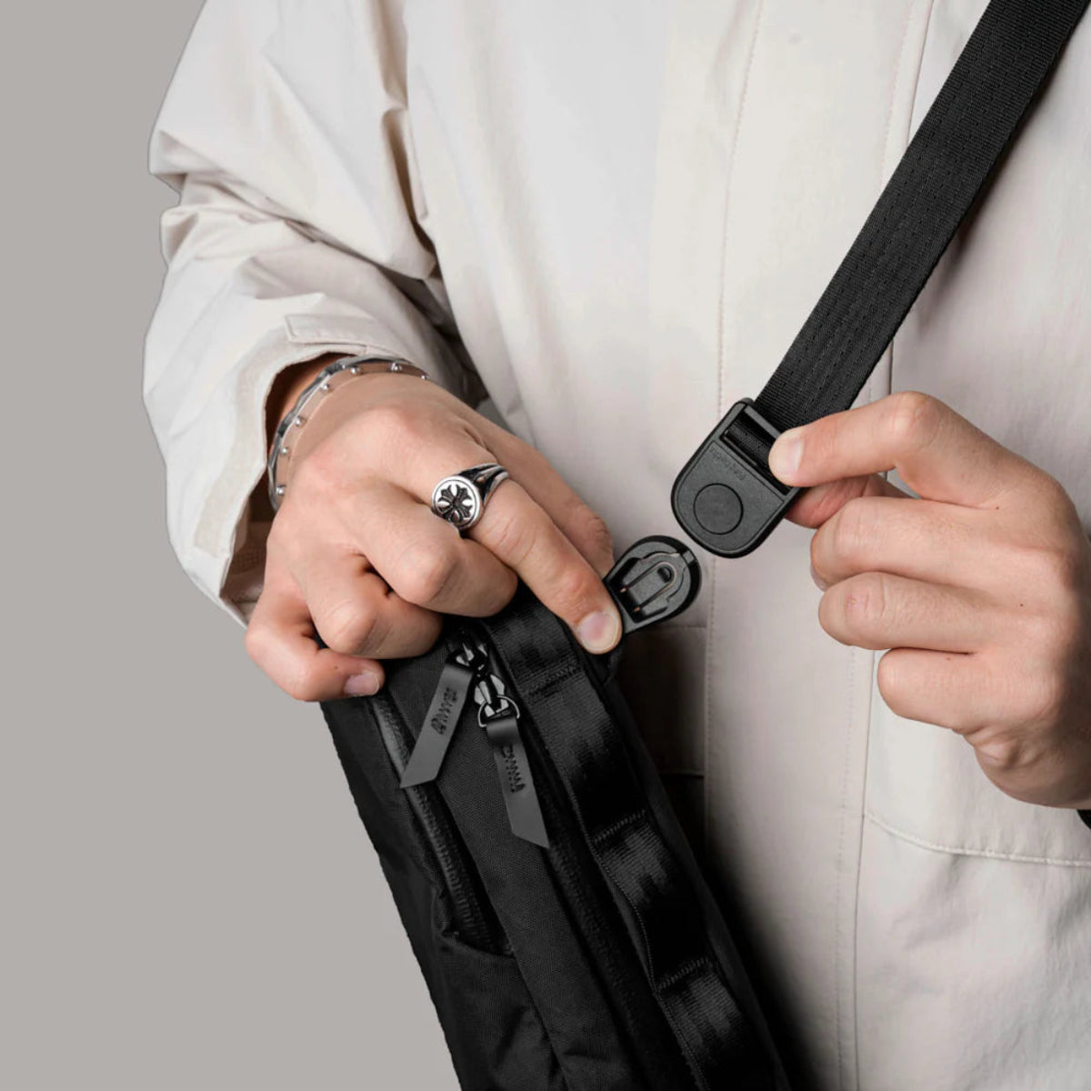 Alpaka Metro Sling Max 側背包｜輕薄防水 3L