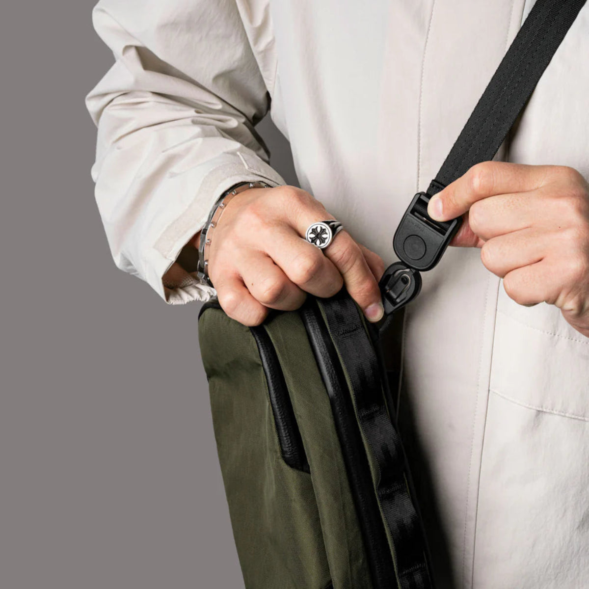 Alpaka Metro Sling Max 側背包｜輕薄防水 3L