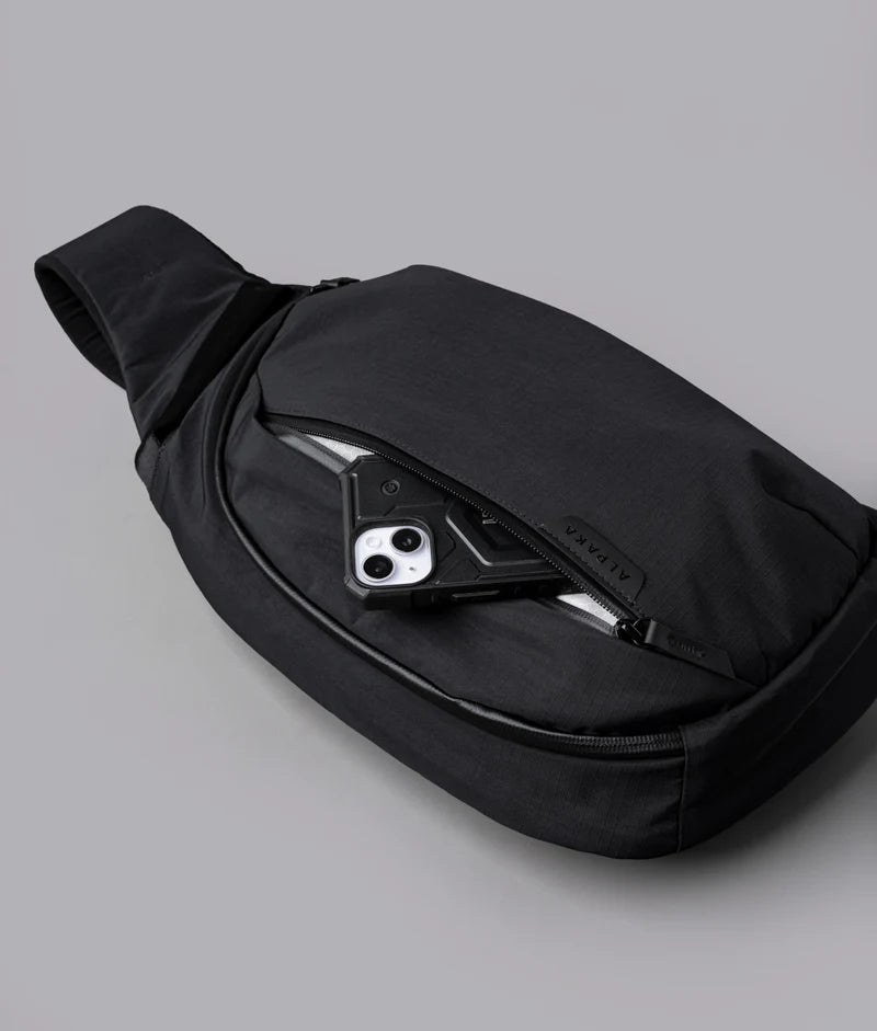 精巧 10L 容量，裝下每日所需