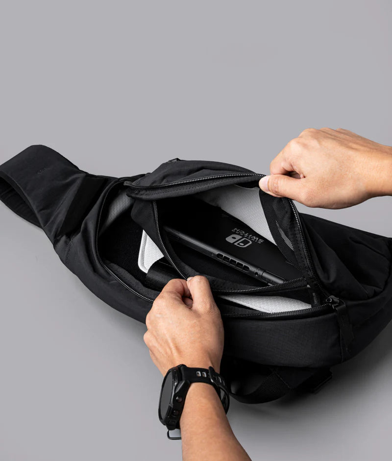 精巧 10L 容量，裝下每日所需