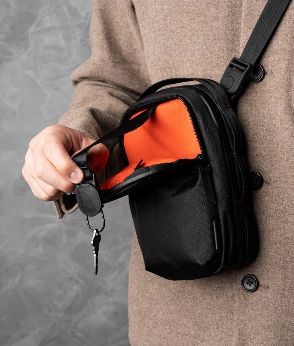 HUB 配件兼容：內置 HUB 系統，支持鑰匙扣和其他配件的快速連接。