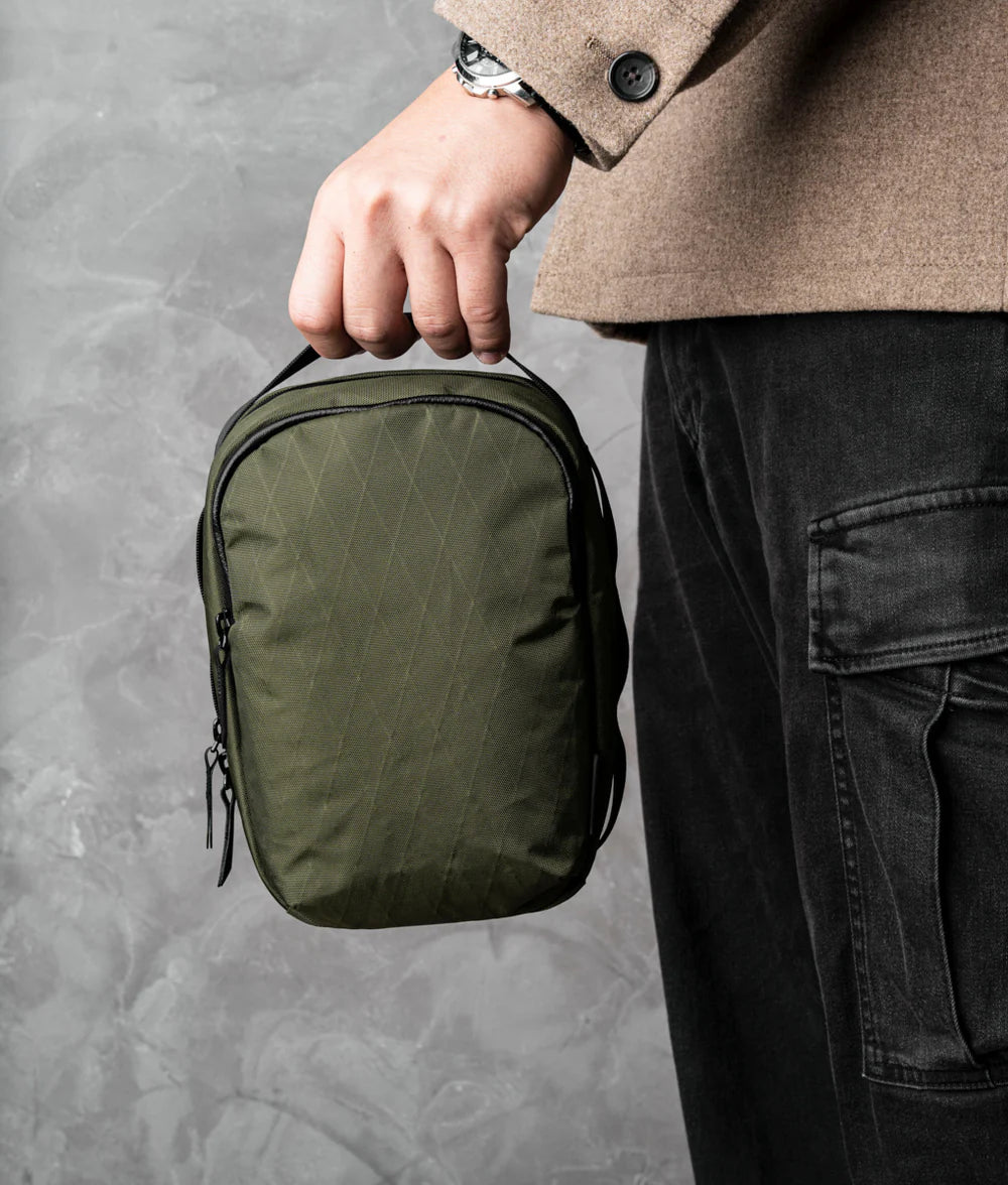 輕量設計：僅重 280 克，輕便易攜，適合全天候使用。