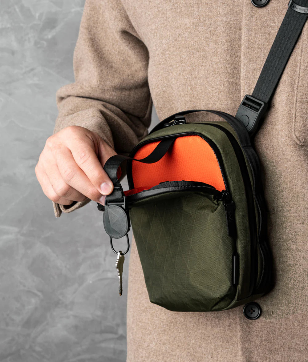 HUB 配件兼容：內置 HUB 系統，支持鑰匙扣和其他配件的快速連接。