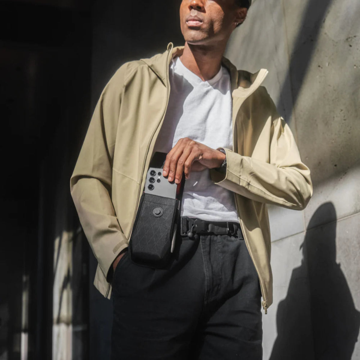 可作為斜背包 - 適合都市通勤或休閒旅行