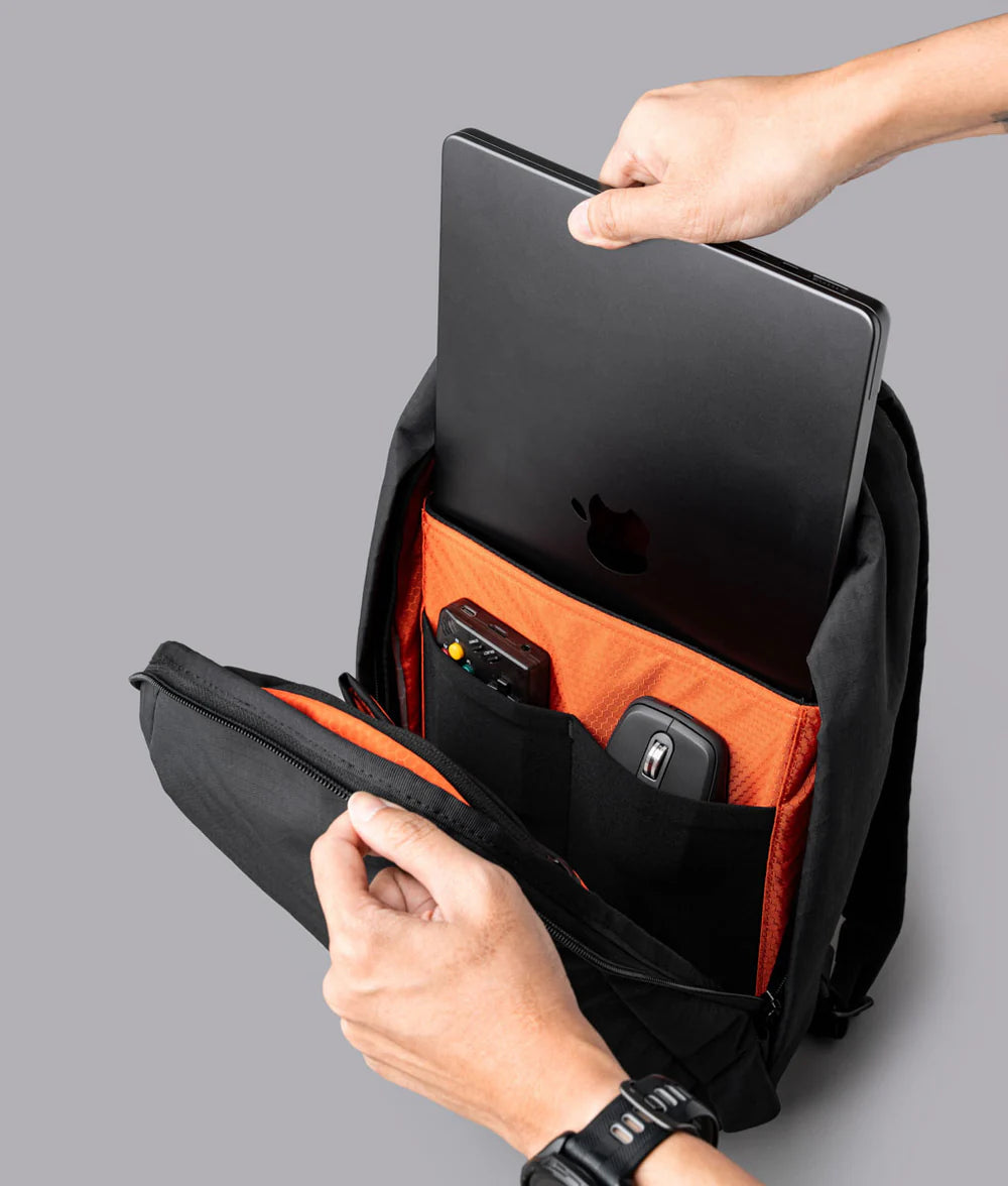 可容納 14 吋筆記型電腦