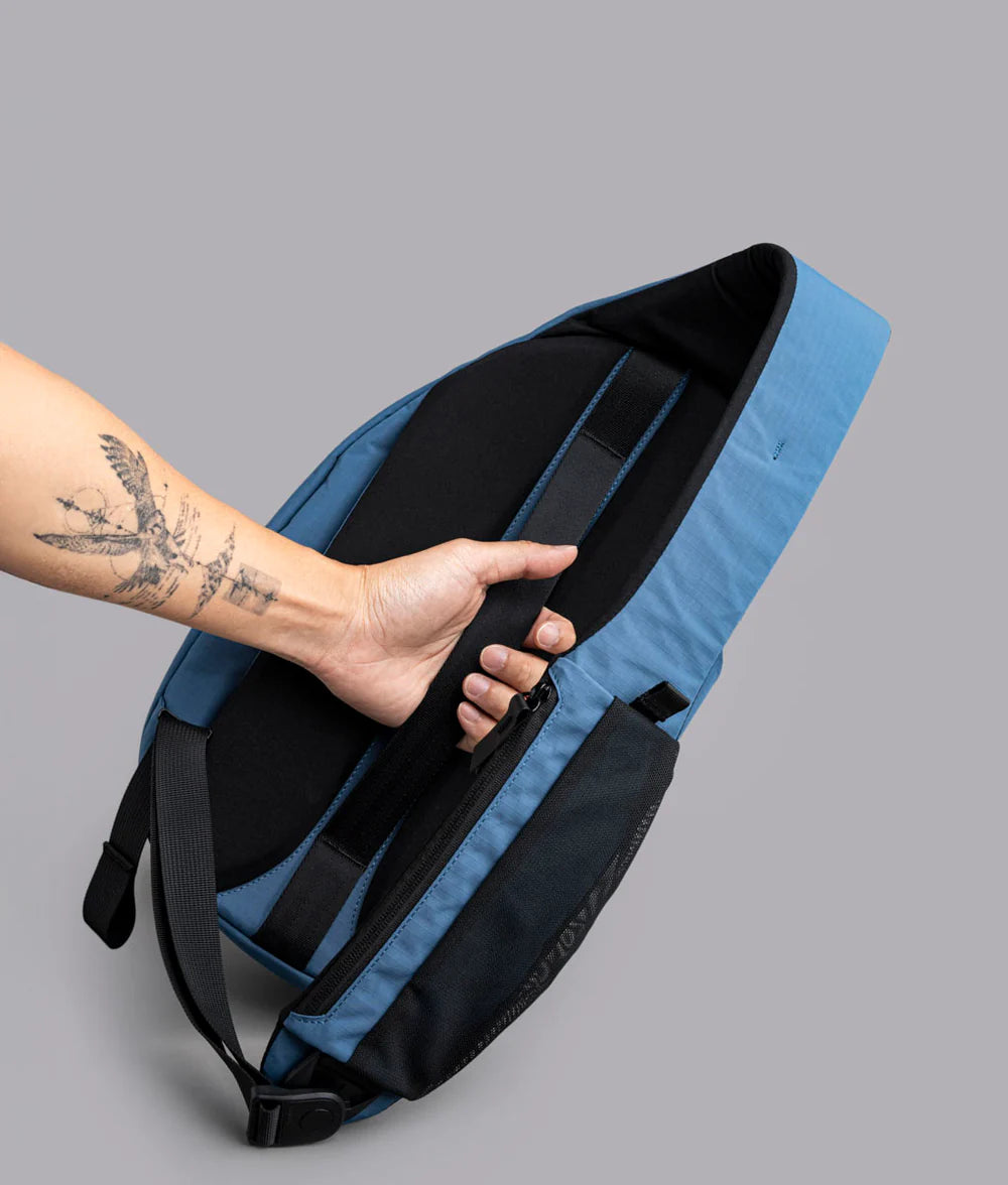 Alpaka Metro Crossbody 肩背包 7.5L