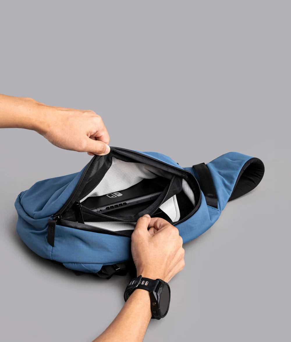 Alpaka Metro Crossbody 肩背包 7.5L