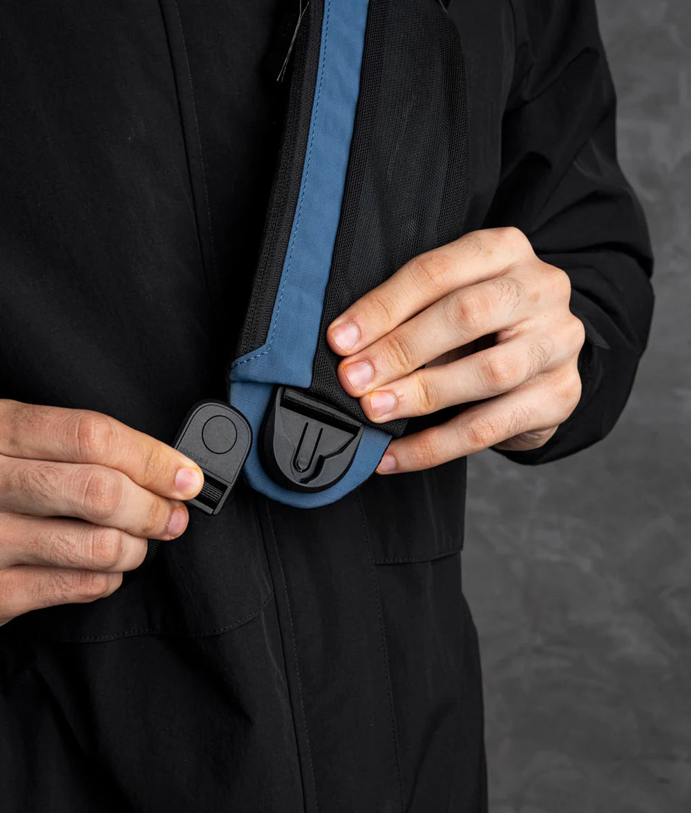 Alpaka Metro Crossbody 肩背包 7.5L