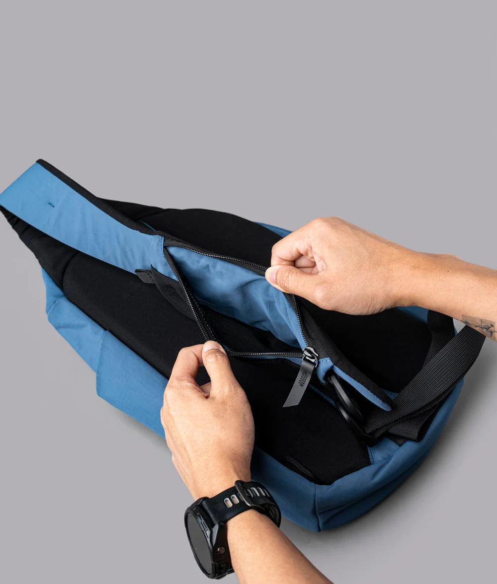 Alpaka Metro Crossbody 肩背包 7.5L