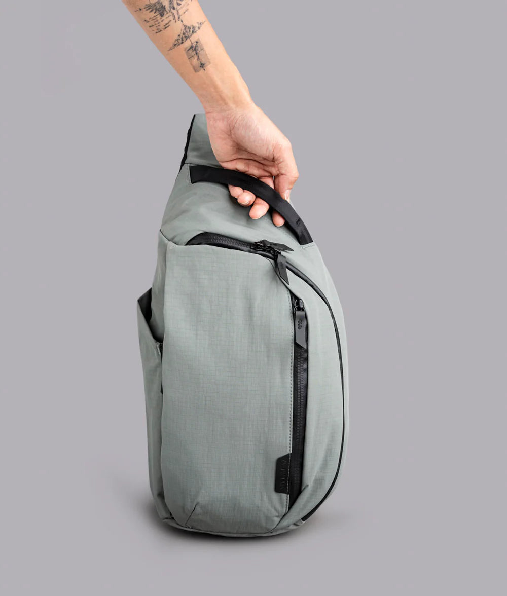 Alpaka Metro Crossbody 肩背包 7.5L