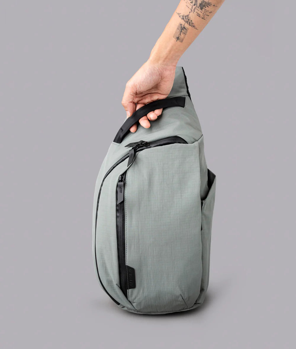 Alpaka Metro Crossbody 肩背包 7.5L