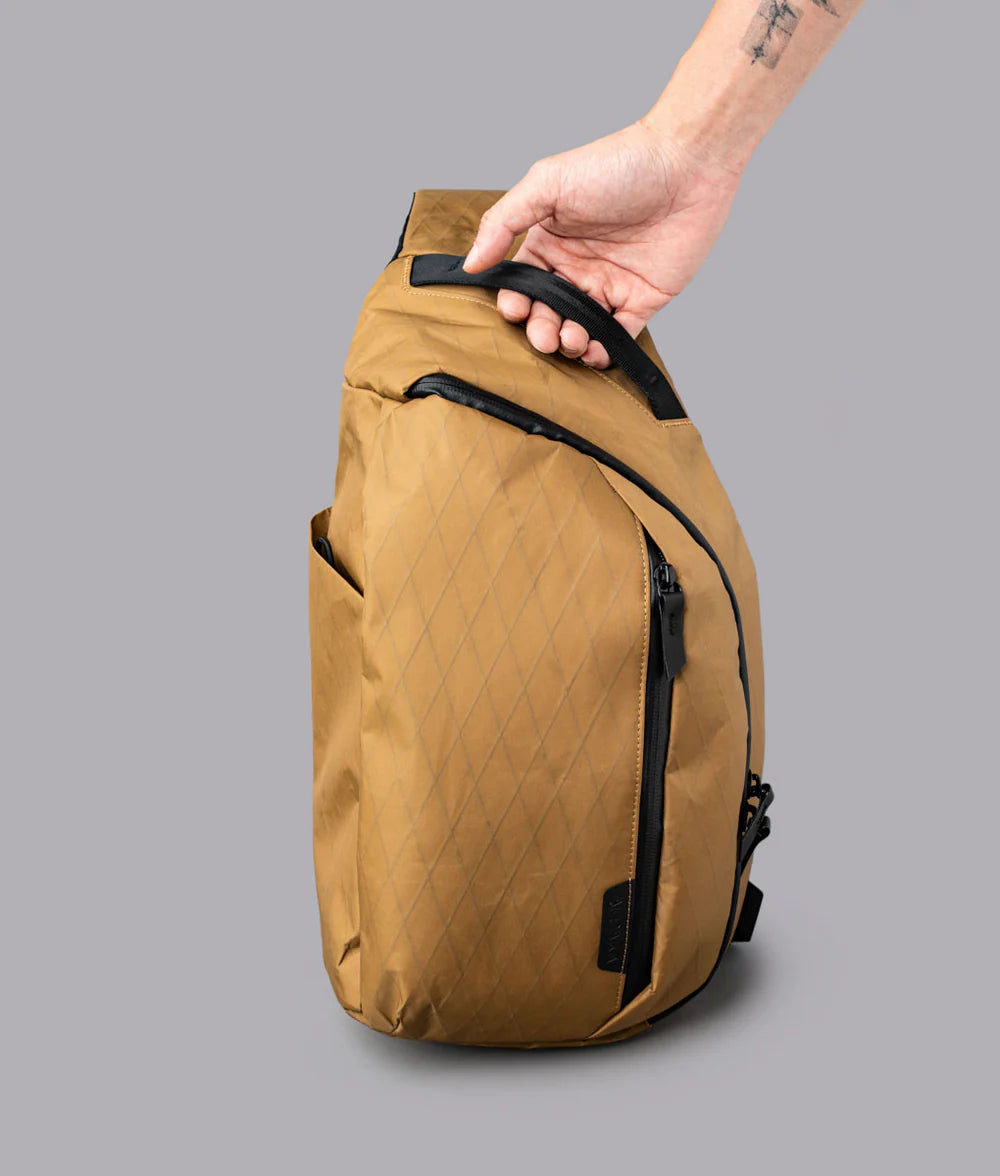 精巧 10L 容量，裝下每日所需