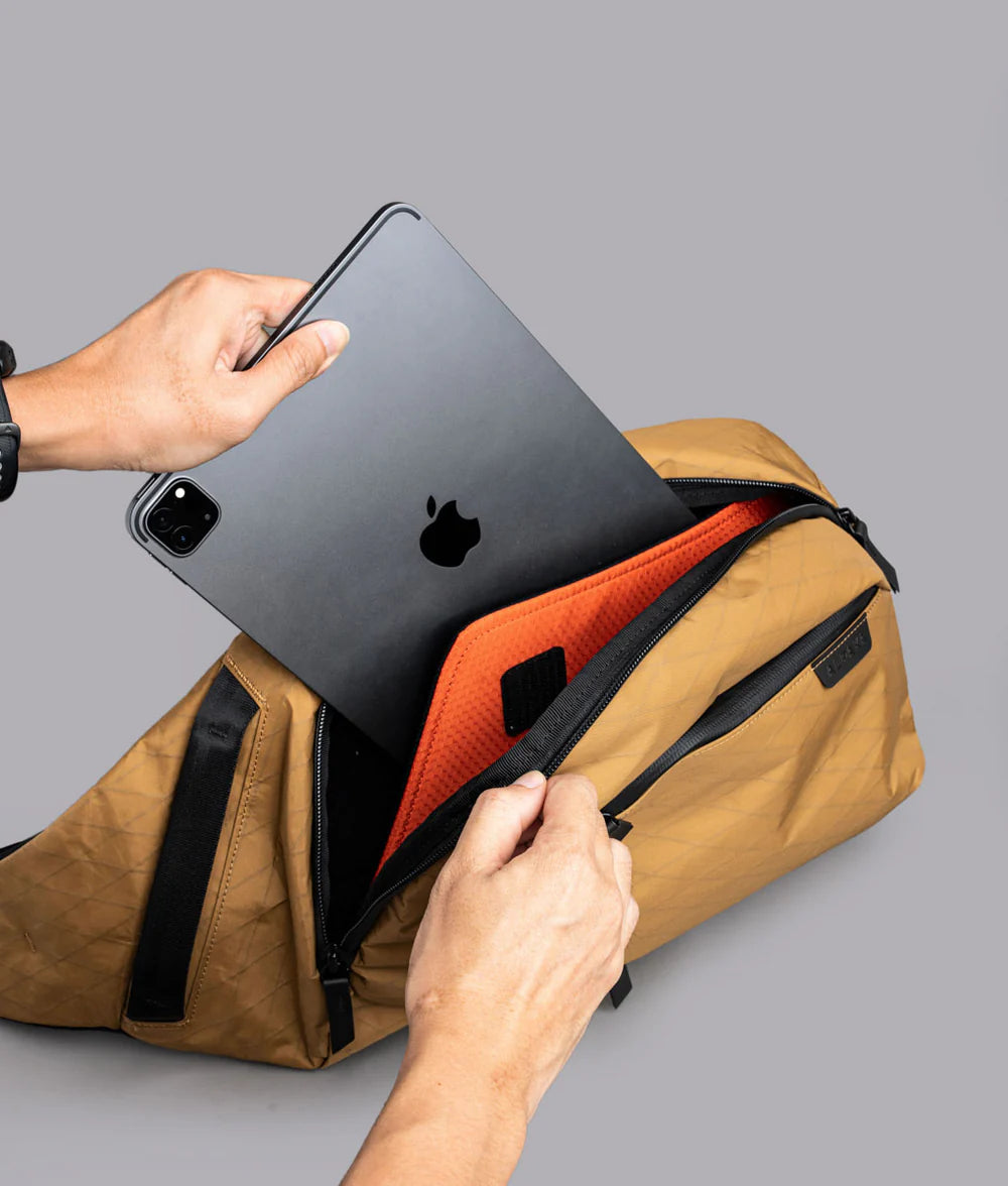 可收納 11 吋平板，通勤無負擔