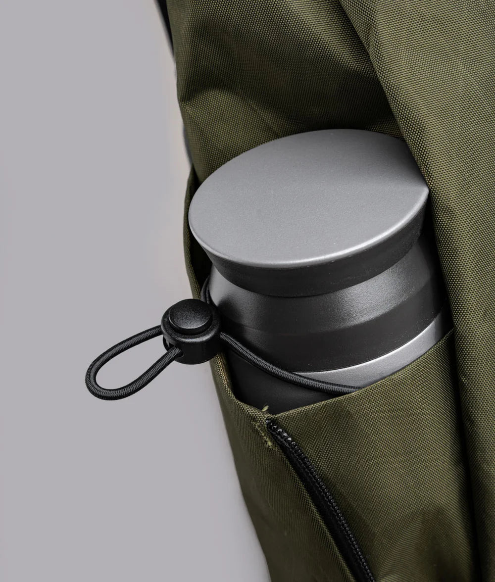 可擴展水瓶袋，靈活收納飲水或雨傘