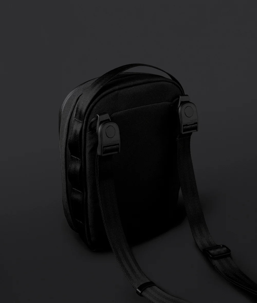 Metro Sling Max 側肩包｜限量9周年紀念版