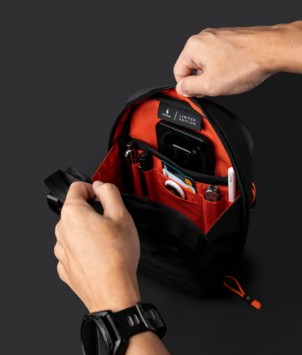 Metro Sling Max 側肩包｜限量9周年紀念版
您可以將設備和較大的物品收納在主隔層中。