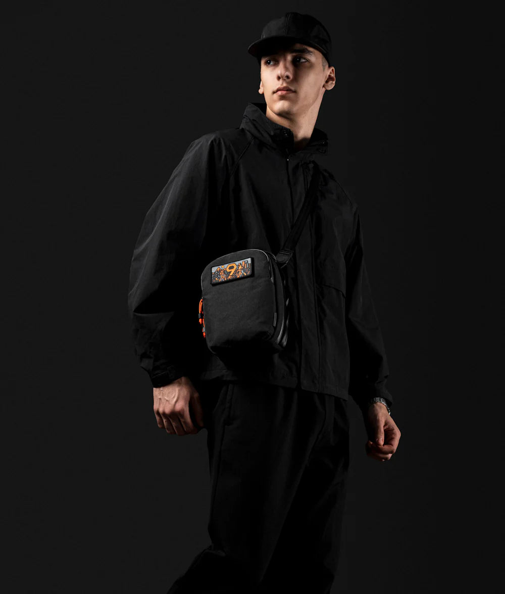 Metro Sling Max 側肩包｜限量9周年紀念版