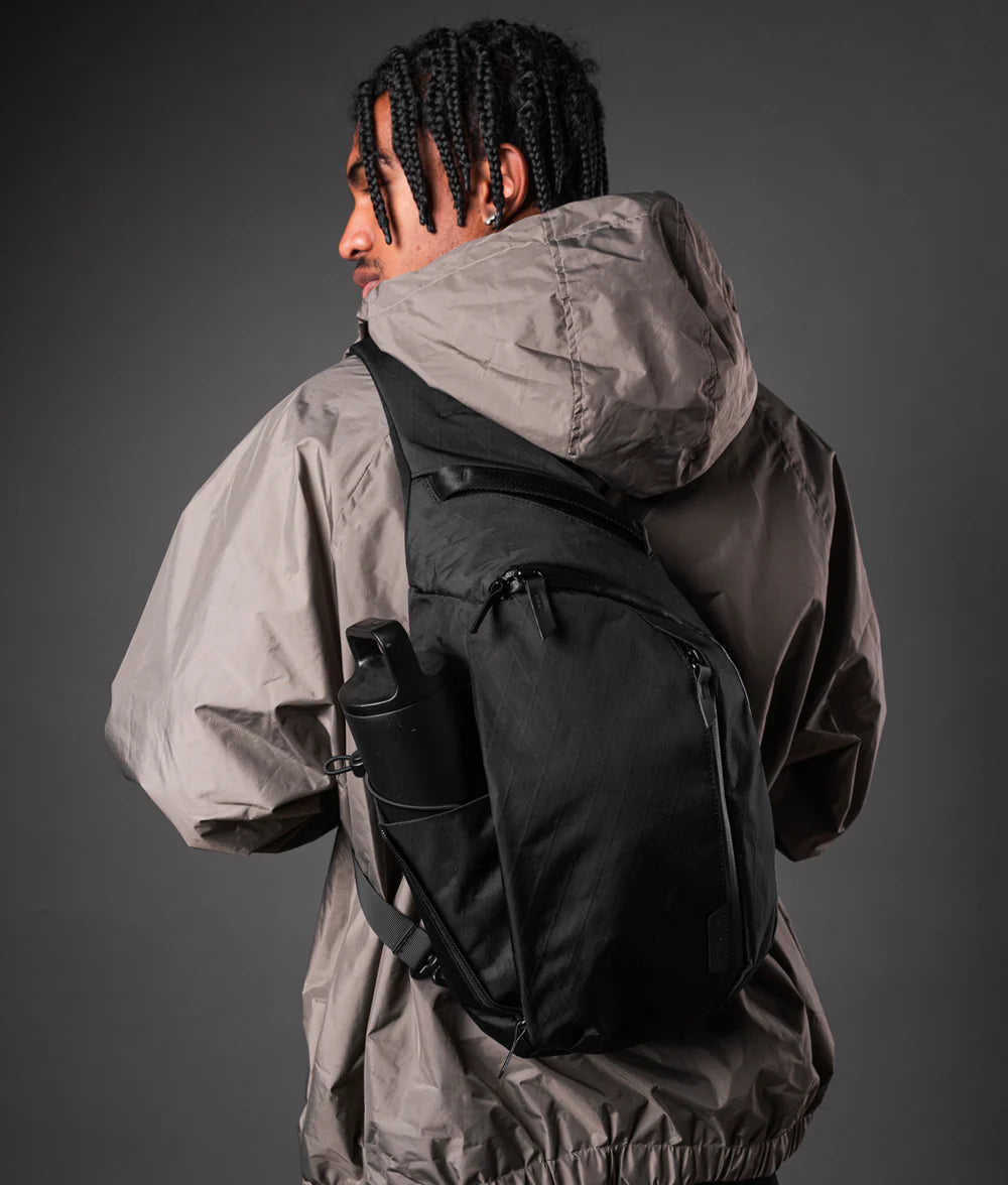 城市通勤首選的多功能側背包