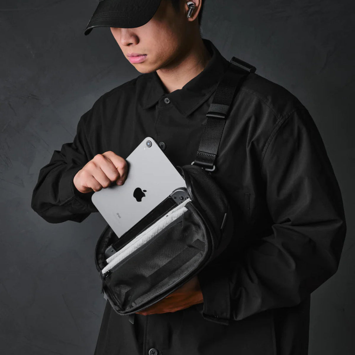 多口袋設計 - 分區收納，保持內部整潔有序