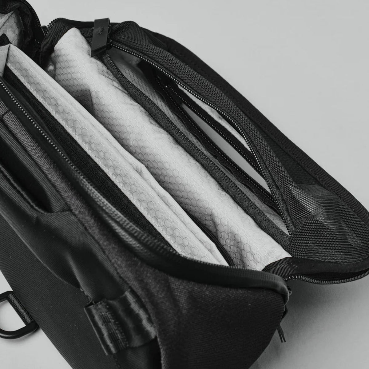 YKK 無聲拉鍊 - 提供流暢、安靜的開合體驗