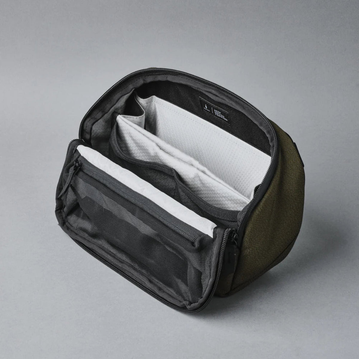 多口袋設計 - 分區收納，保持內部整潔有序