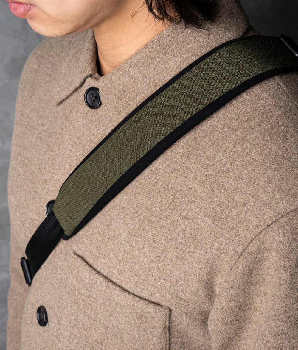 可調整、可拆式襯墊背帶，配備 Maglockz 夾子