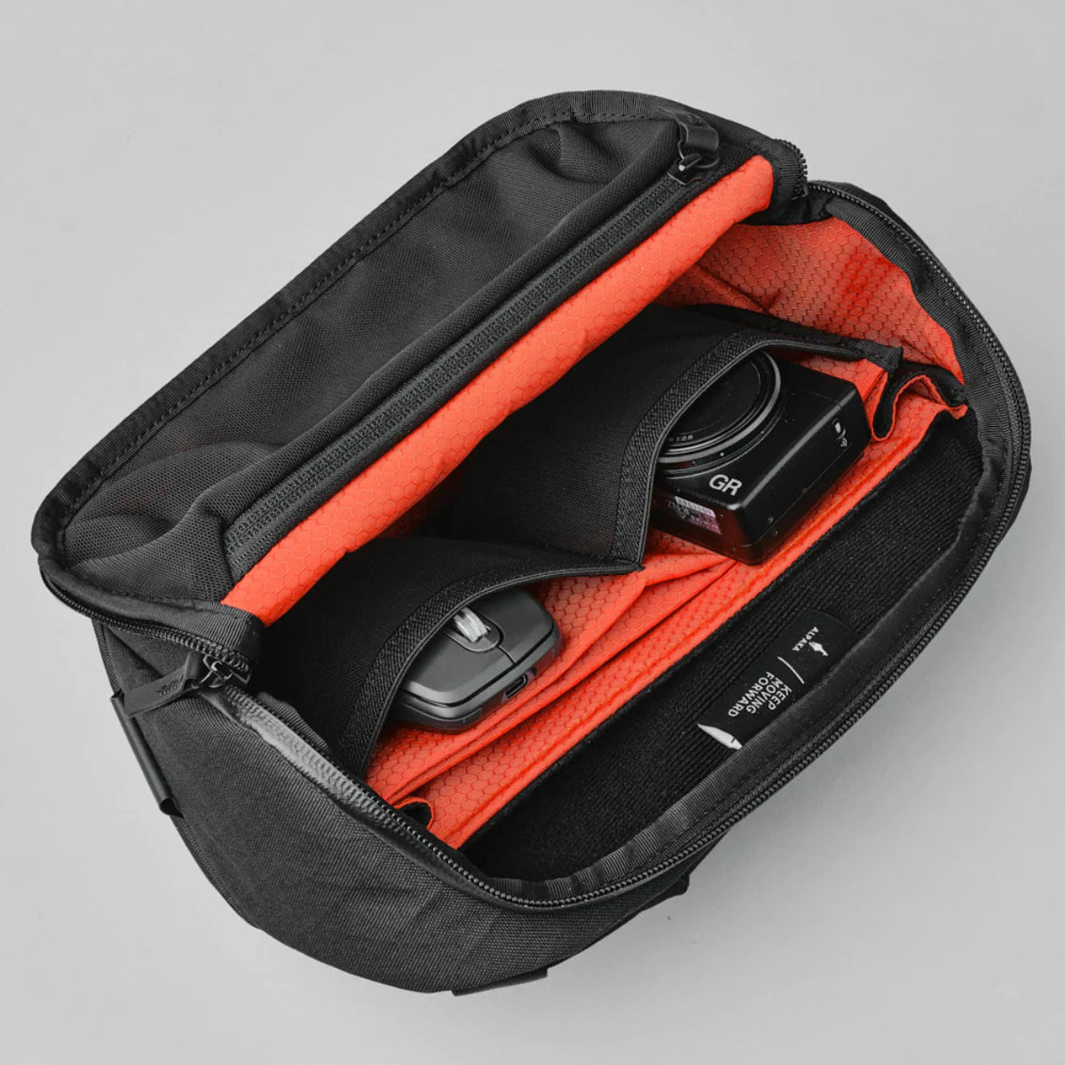 手風琴式主隔間 - 提供靈活收納空間，適應不同大小的物品