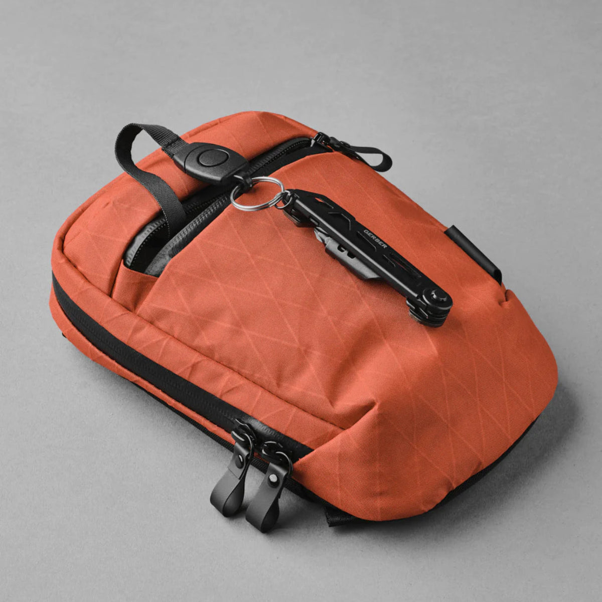 兼容 HUB 系統 - 可連接 Alpaka HUB 鑰匙扣，擴展功能性