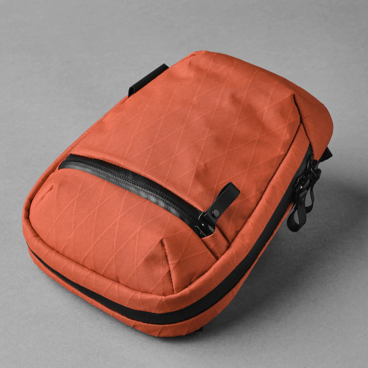 防潑水設計 - 面料具 抗水功能，可防止雨水滲入