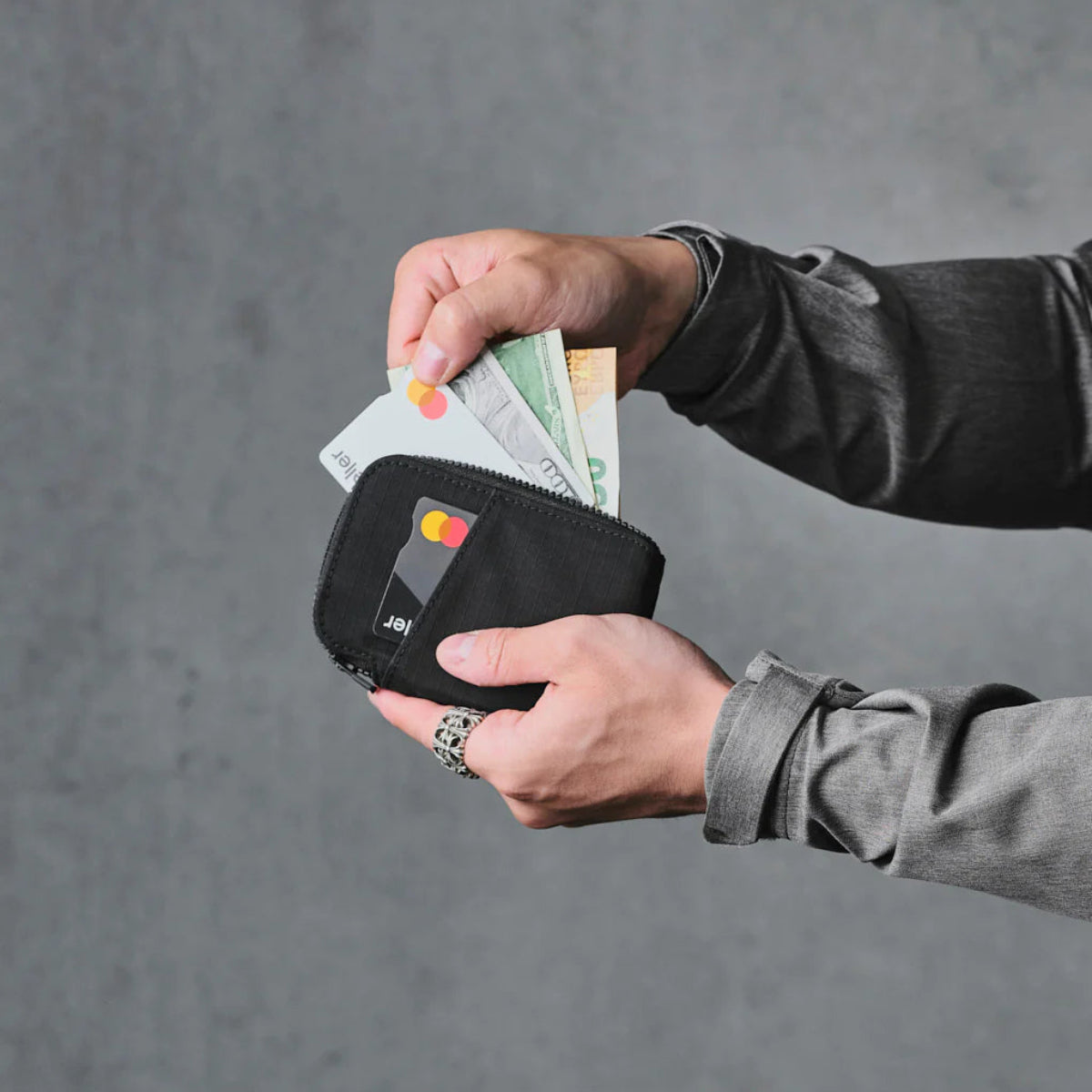 多功能收納 - 可收納卡片、硬幣與摺疊鈔票