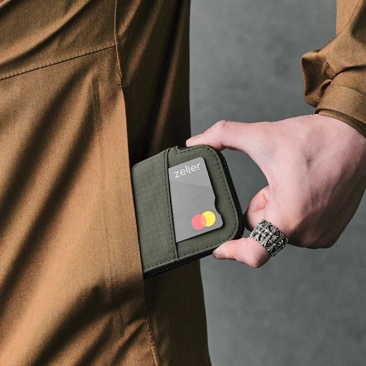 兼容 HUB 系統 - 可與 Alpaka HUB 鑰匙扣或背包連接，攜帶更靈活