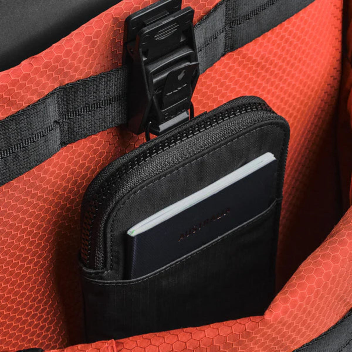 減少拉鍊噪音，提升使用體驗