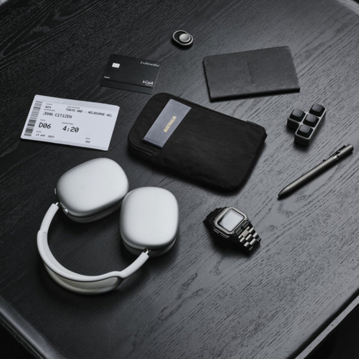 可存放信用卡、登機證或其他重要卡片