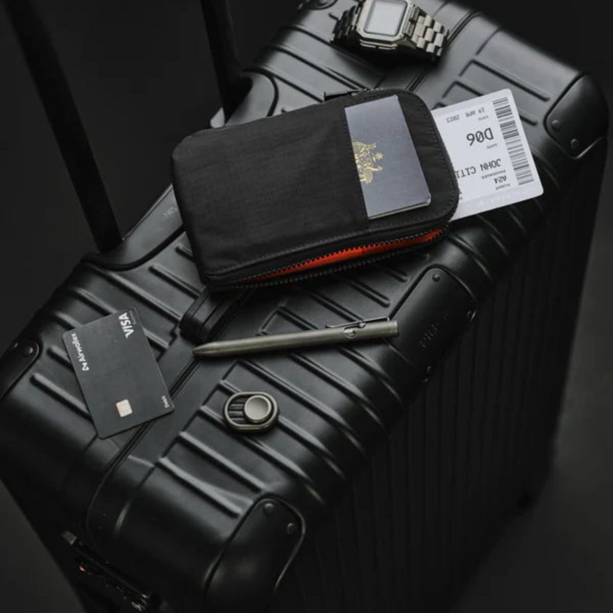 可同時存放多本護照，適合家庭或多人旅行