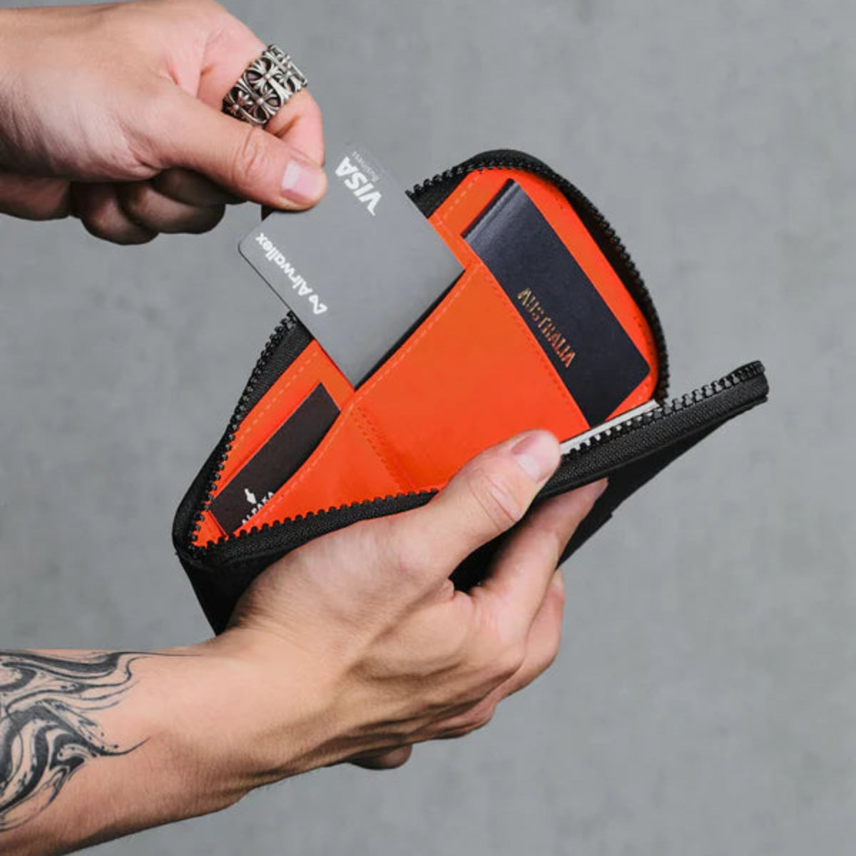 可存放信用卡、登機證或其他重要卡片