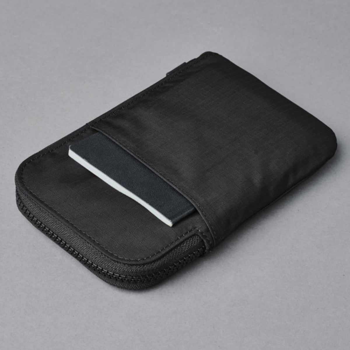 提供多功能收納，方便旅途中使用