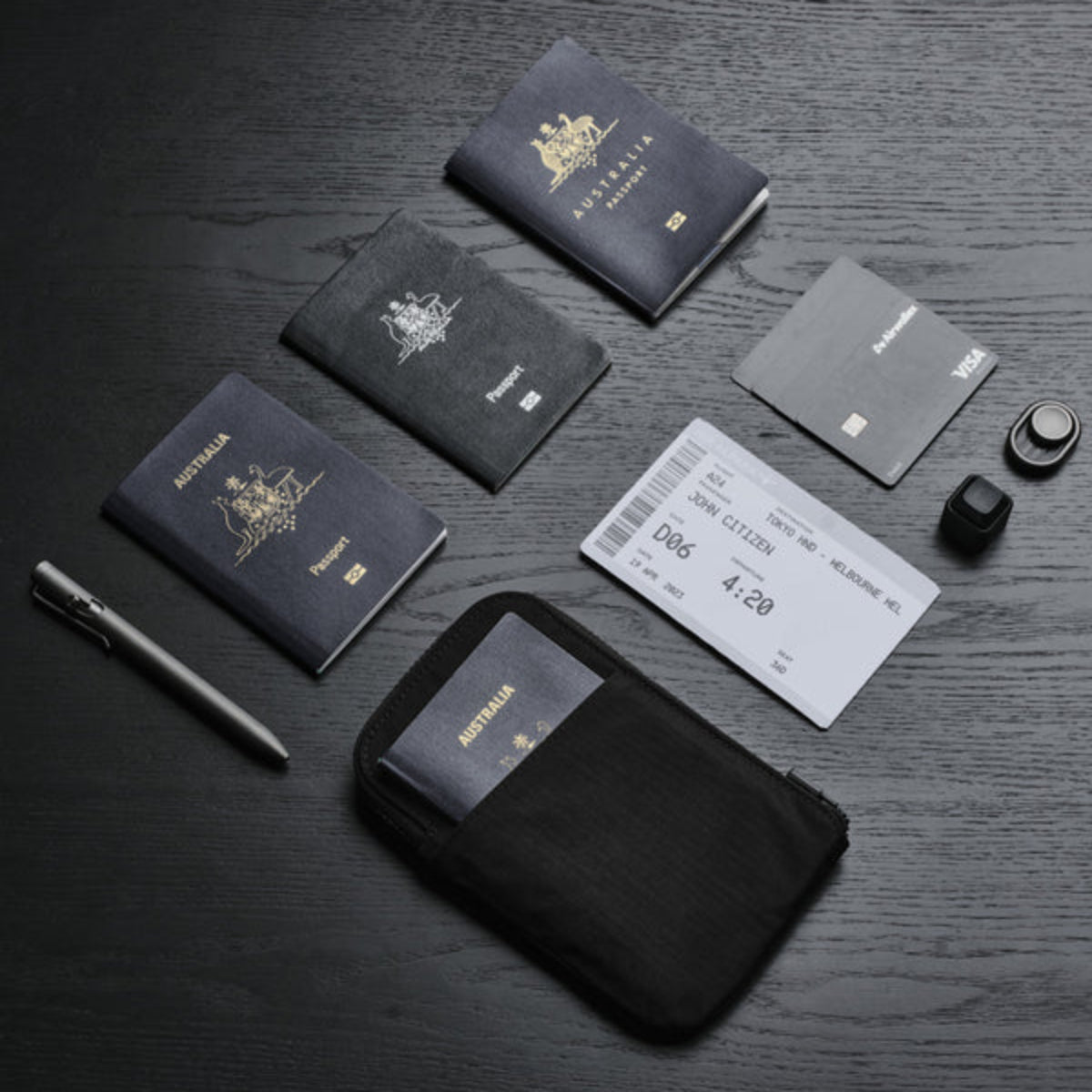 可同時存放多本護照，適合家庭或多人旅行