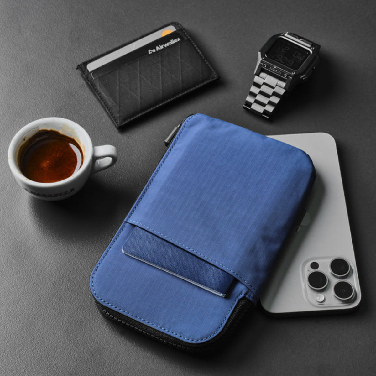 提供腰掛功能，旅行時更方便攜帶