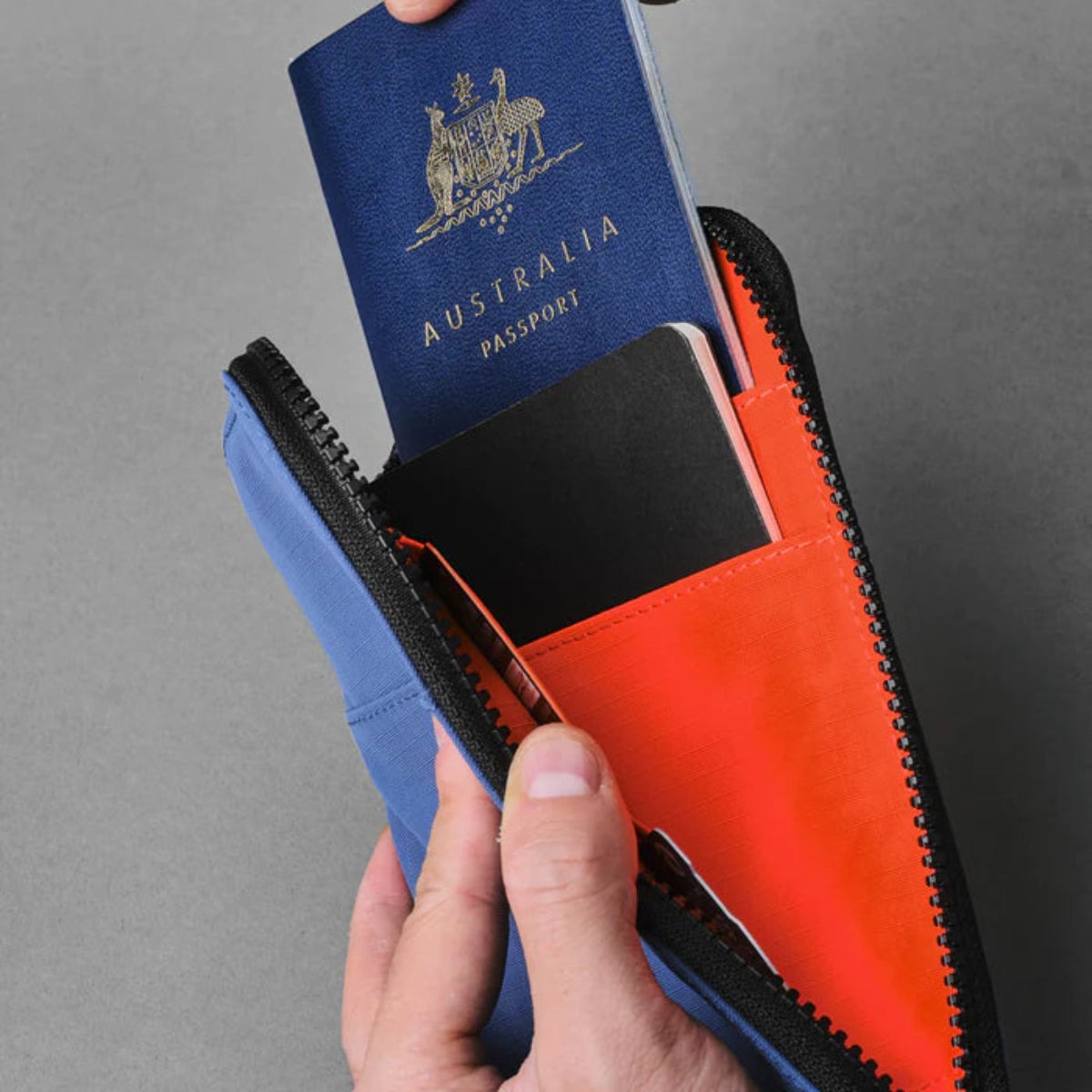 提供腰掛功能，旅行時更方便攜帶