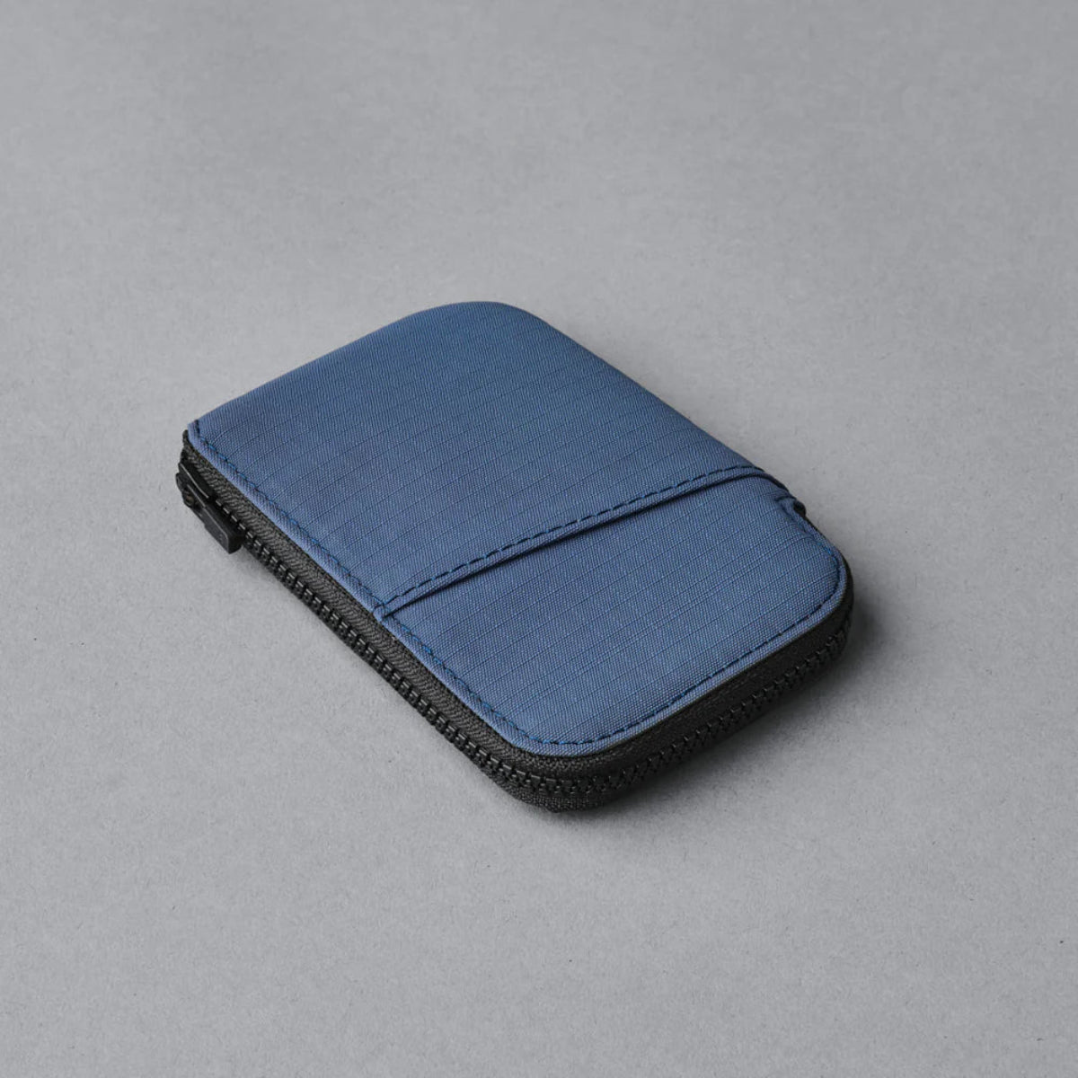 可存放摺疊鈔票 - 適合存放紙鈔，避免隨身攜帶錢包的負擔