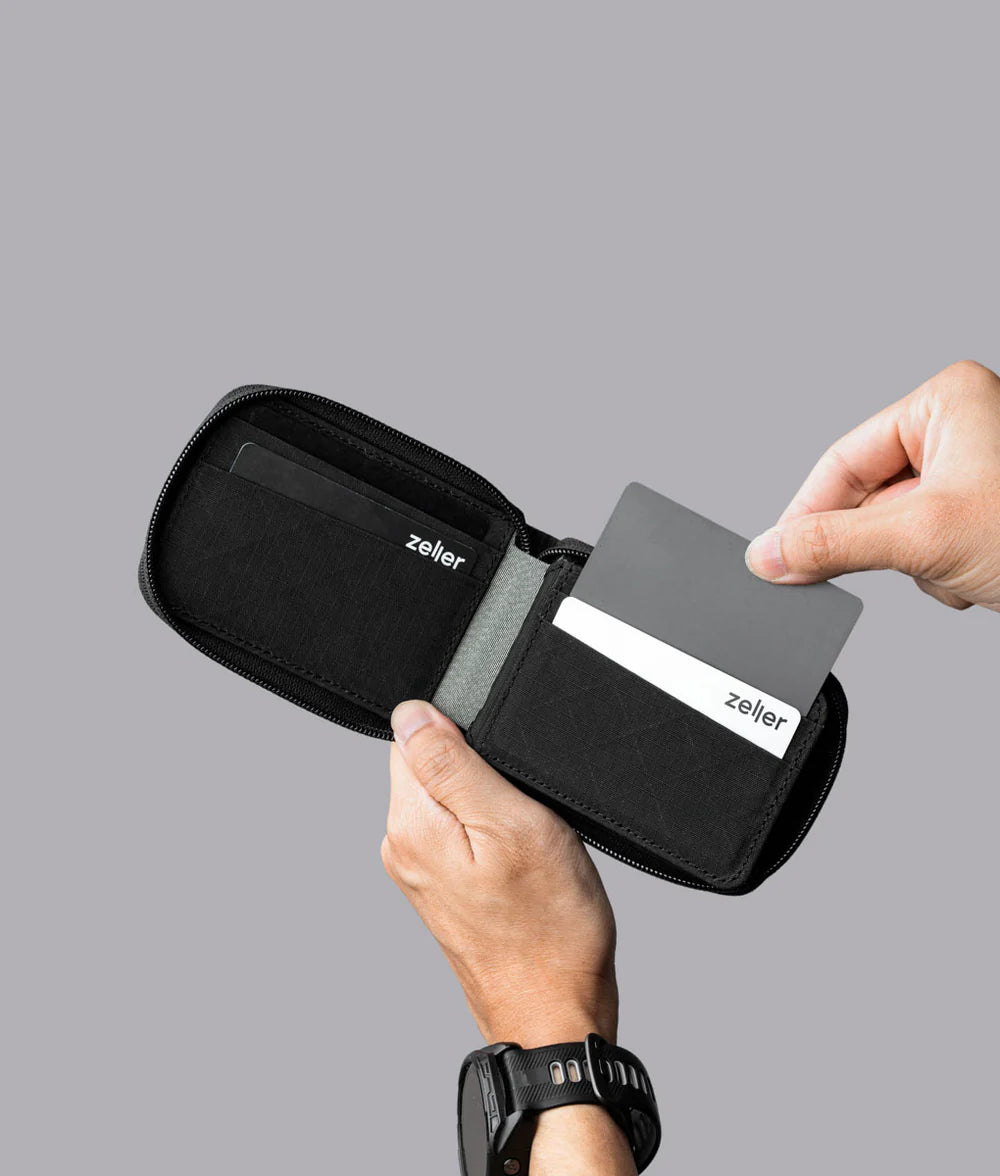 10+卡容量： 內部 9 個精心設計的卡槽，可容納超過 10 張卡片，保持卡片整齊有序。