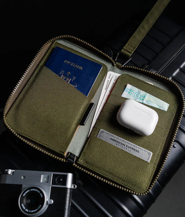 Alpaka Zip Passport Wallet 多功能護照錢包