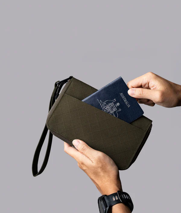 Alpaka Zip Passport Wallet 多功能護照錢包