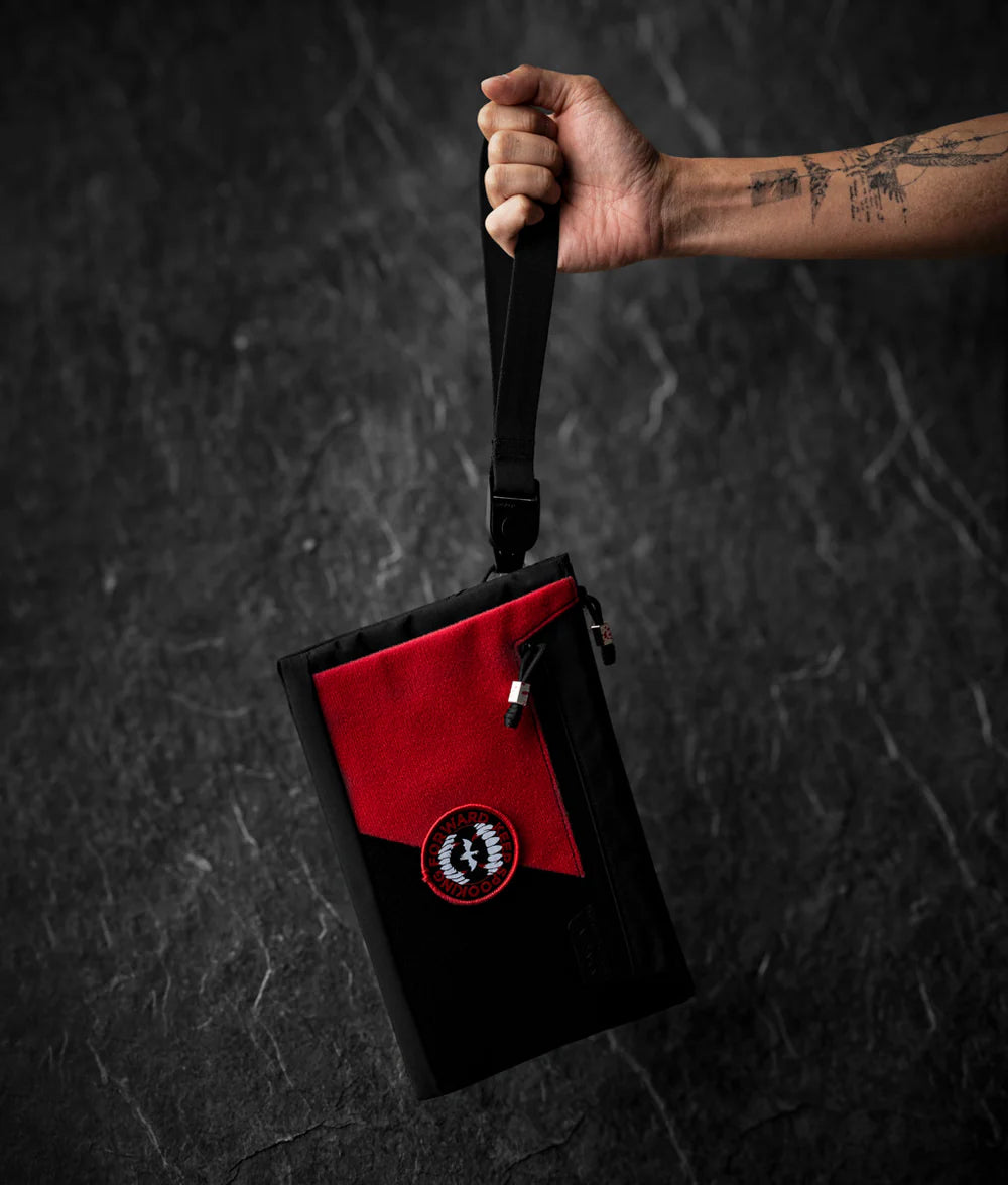 Zip Pouch Max V2 側肩包 – Vampire Edition