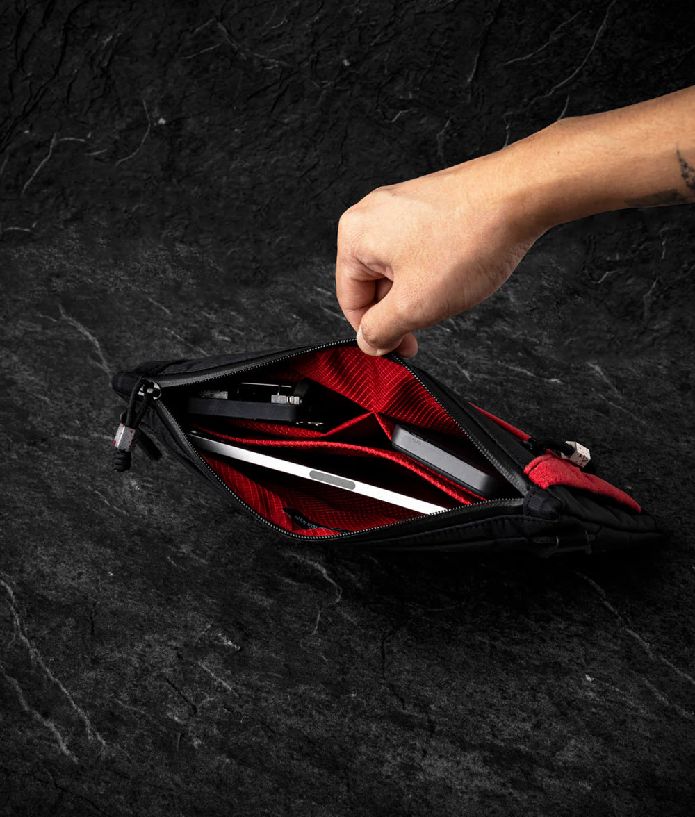 Zip Pouch Max V2 側肩包 – Vampire Edition