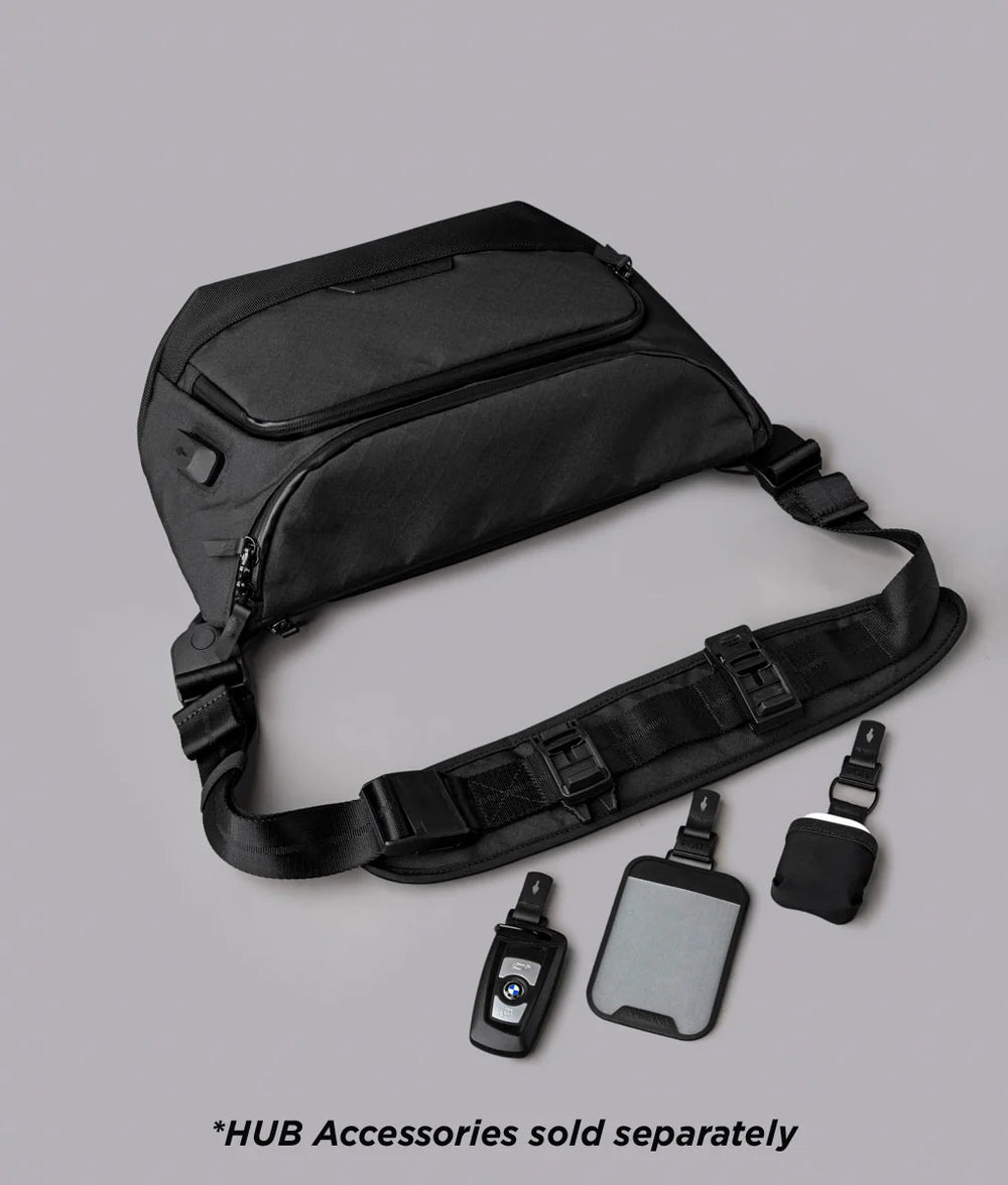 肩帶上的織帶環可讓您通過與 HUB 模組化配件（單獨出售）集成來定製您的攜帶方式。