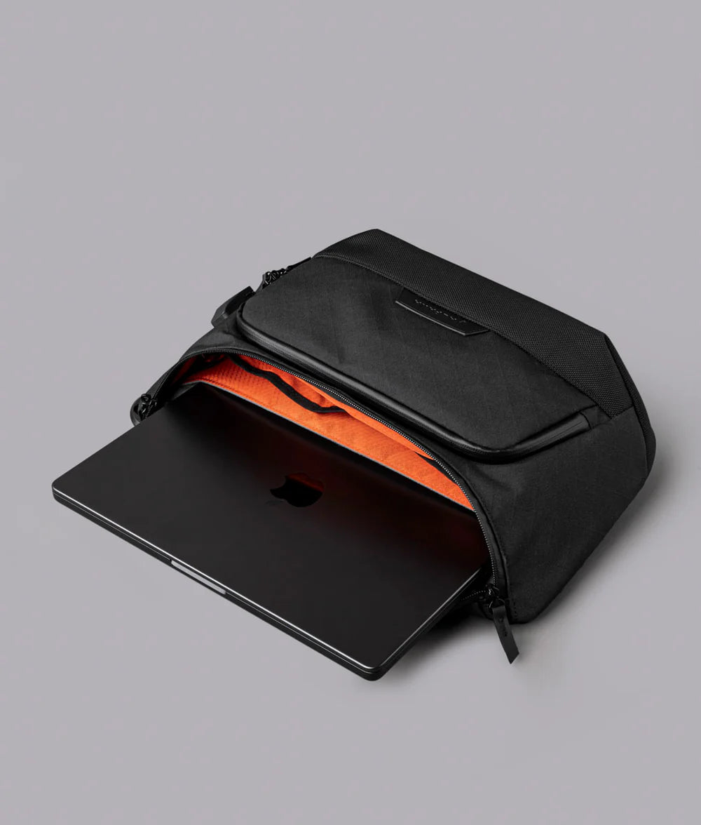 主隔層適合 14 吋 MacBook Pro