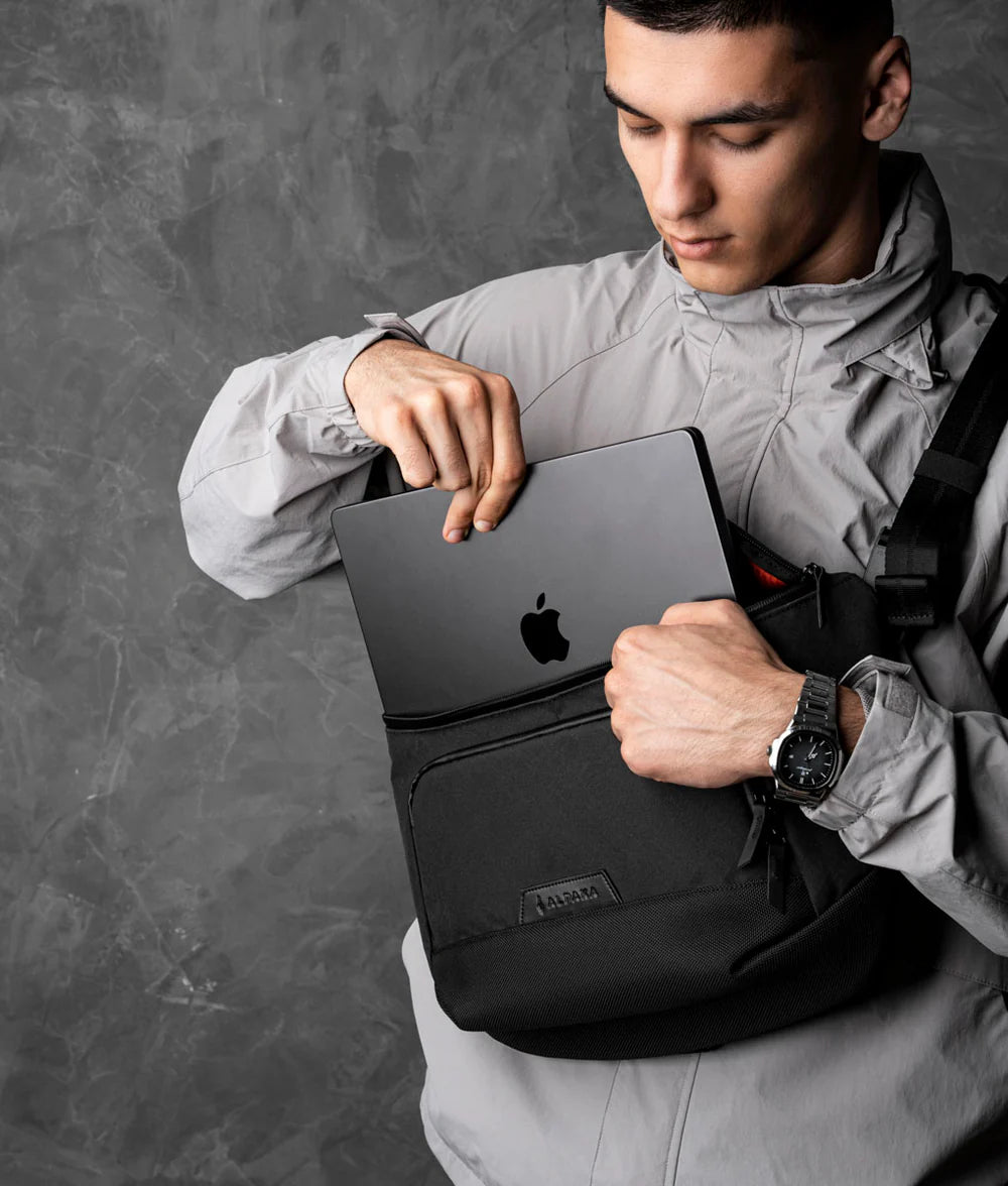 主隔層適合 14 吋 MacBook Pro