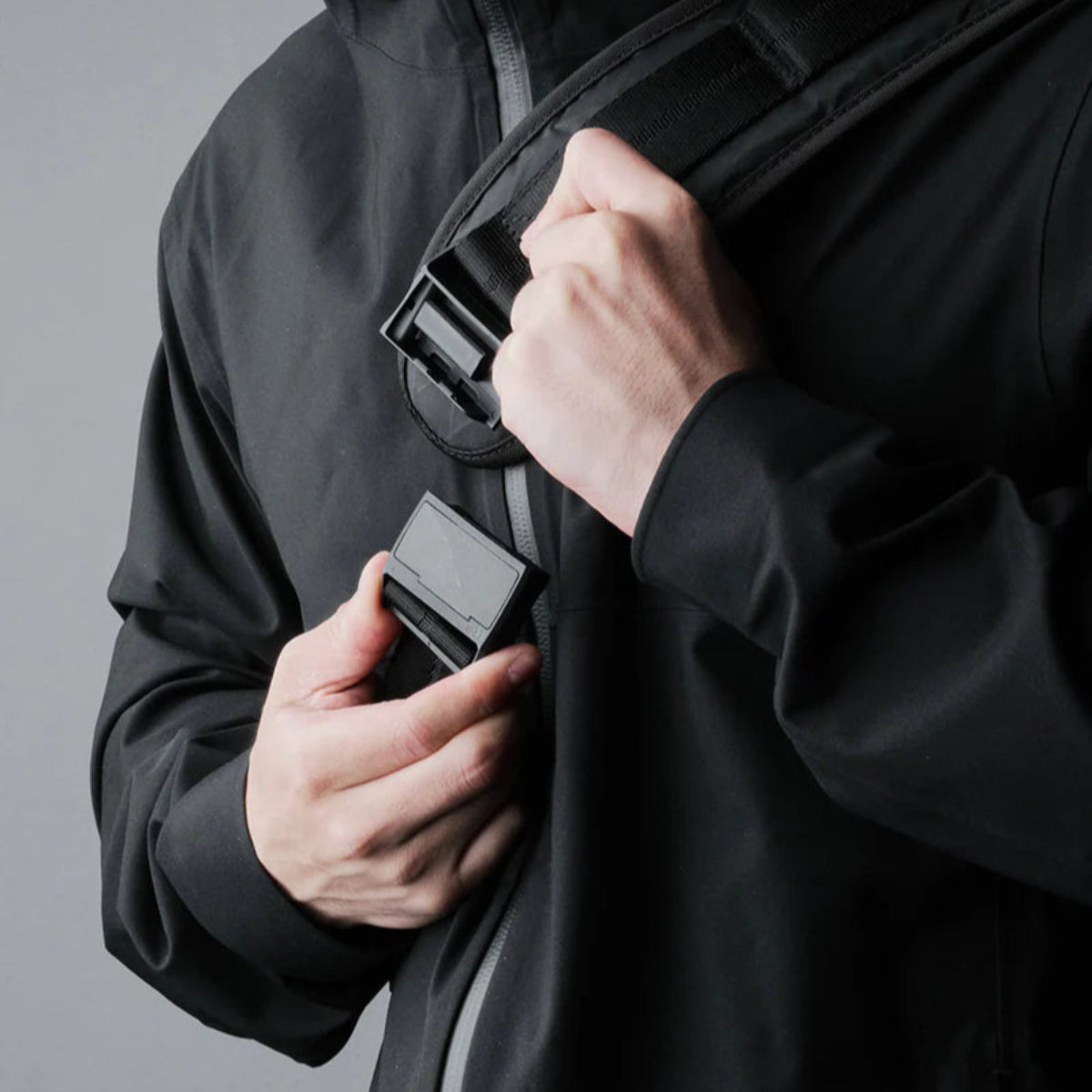 Alpaka Bravo Sling Max V2 側肩包｜限量黑色防水款