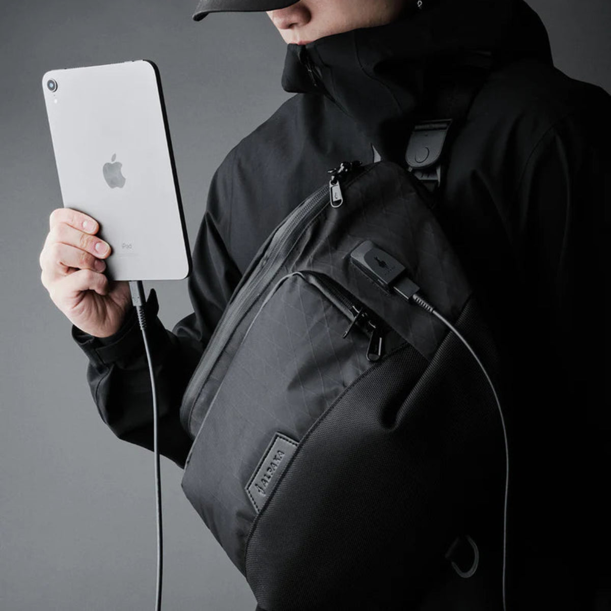 Alpaka Bravo Sling Max V2 側肩包｜限量黑色防水款